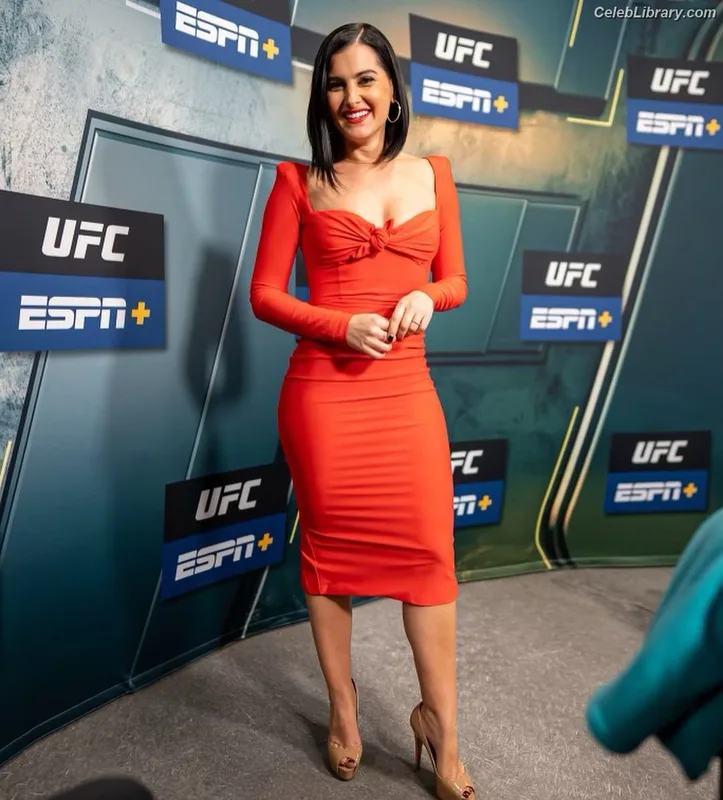 Megan Olivi photo 4 of 49