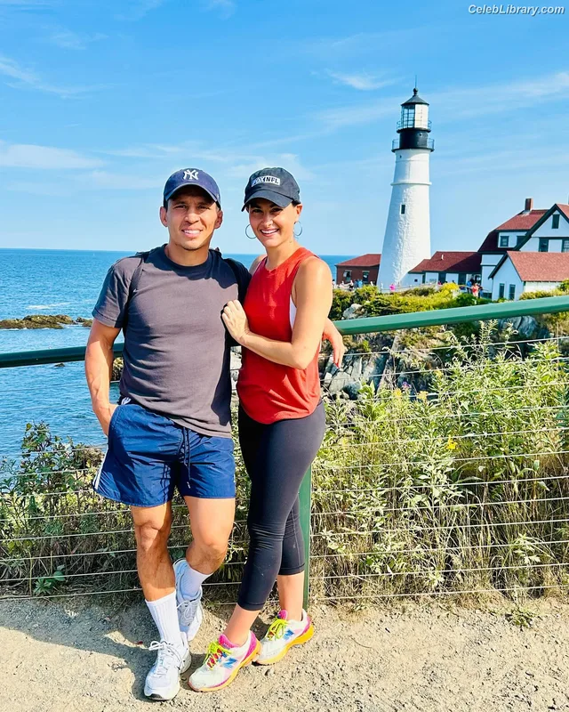 Megan Olivi photo 8 of 49