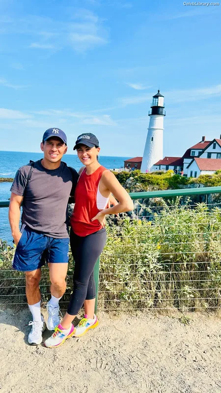 Megan Olivi photo 9 of 49