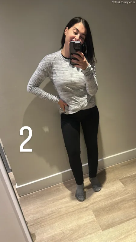Megan Olivi photo 14 of 49
