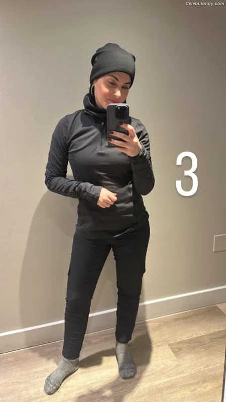 Megan Olivi photo 15 of 49