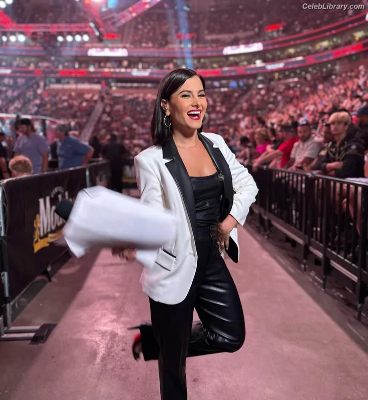 Megan Olivi photo 22 of 49