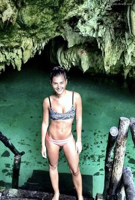 Megan Olivi photo 23 of 49