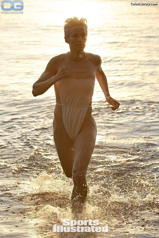 Megan Rapinoe photo 4 of 80
