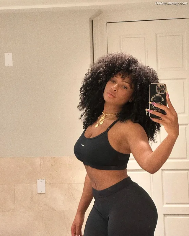 Megan Thee Stallion photo 4 of 1985