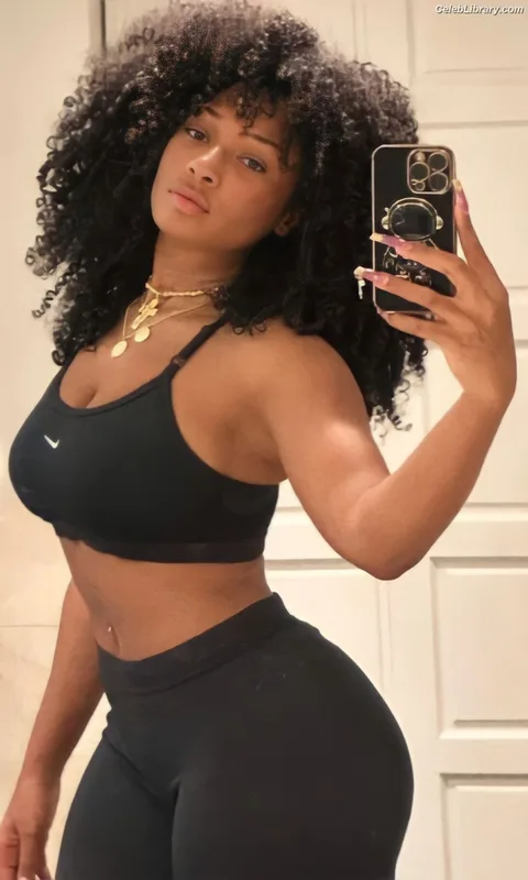 Megan Thee Stallion photo 24 of 1985