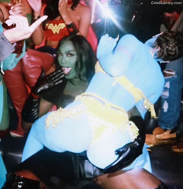 Megan Thee Stallion photo 4 of 1985