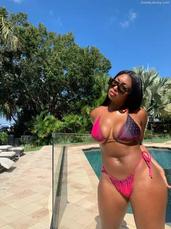 Megan Thee Stallion photo 1 of 1985