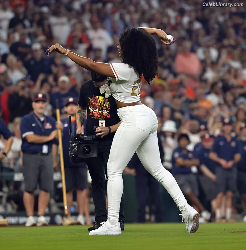 Megan Thee Stallion photo 6 of 1985