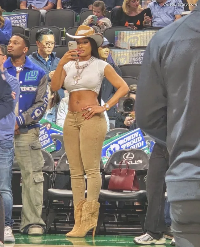 Megan Thee Stallion photo 10 of 1985