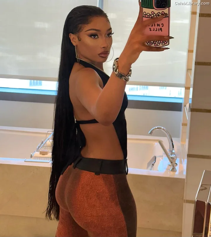 Megan Thee Stallion photo 10 of 1985