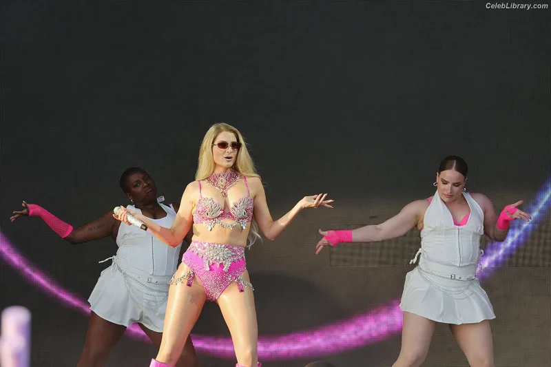 Meghan Trainor photo 5 of 321