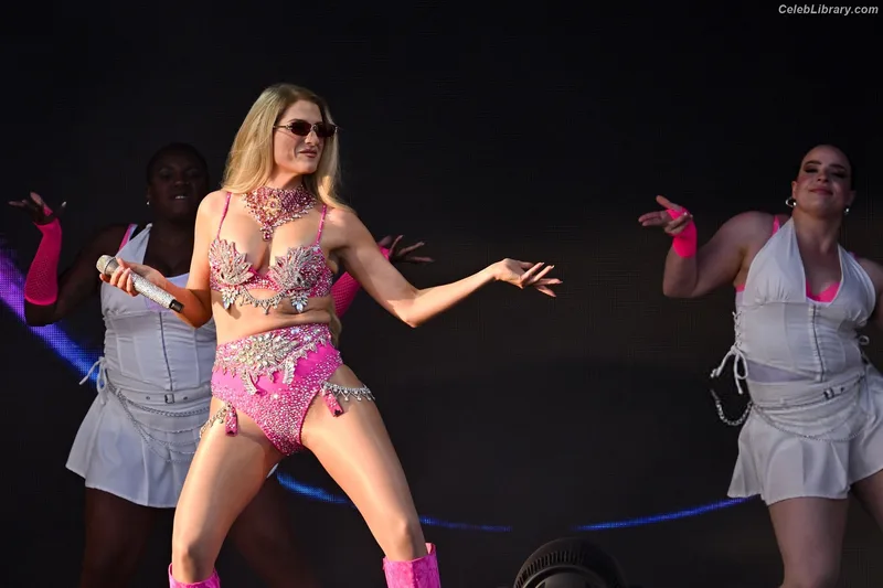 Meghan Trainor photo 16 of 321