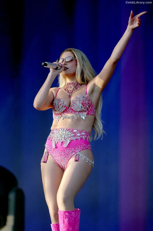 Meghan Trainor photo 2 of 321