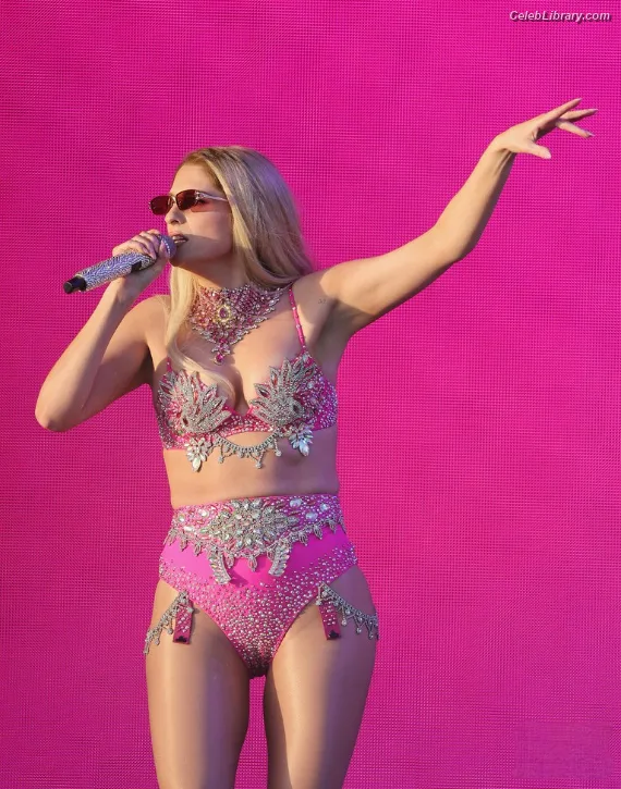 Meghan Trainor photo 11 of 321