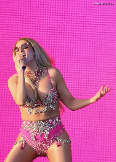Meghan Trainor photo 13 of 321