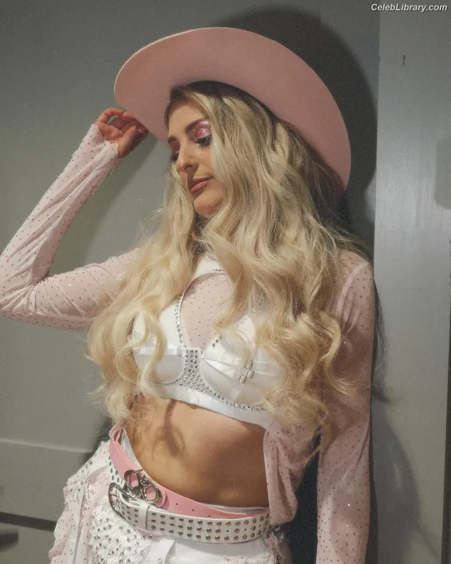 Meghan Trainor photo 21 of 321