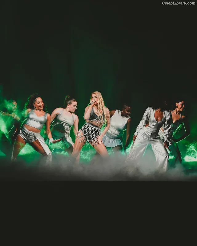 Meghan Trainor photo 19 of 321