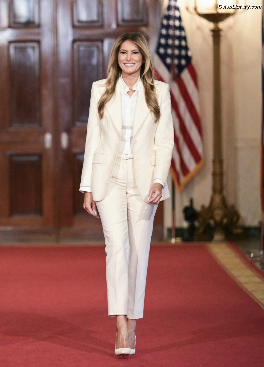 Melania Trump photo 4 of 221