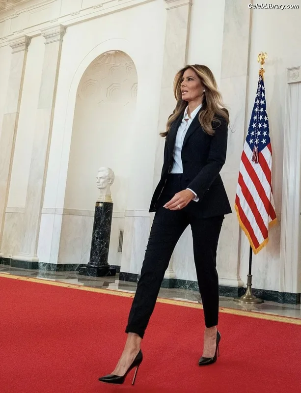 Melania Trump photo 8 of 221