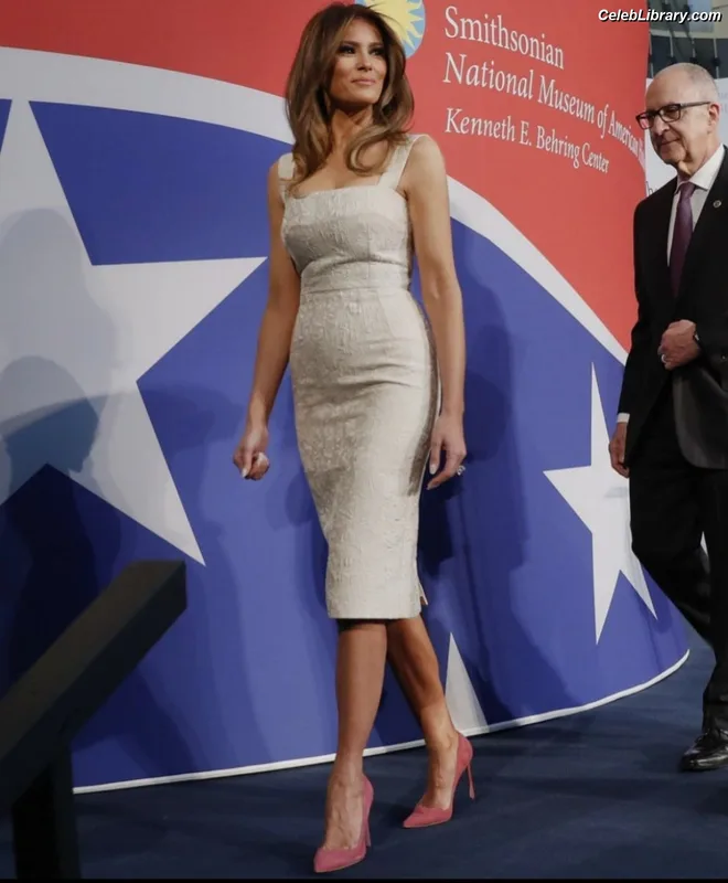 Melania Trump photo 22 of 221