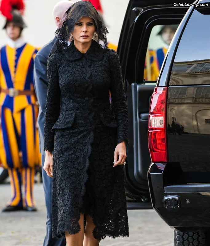 Melania Trump photo 17 of 221