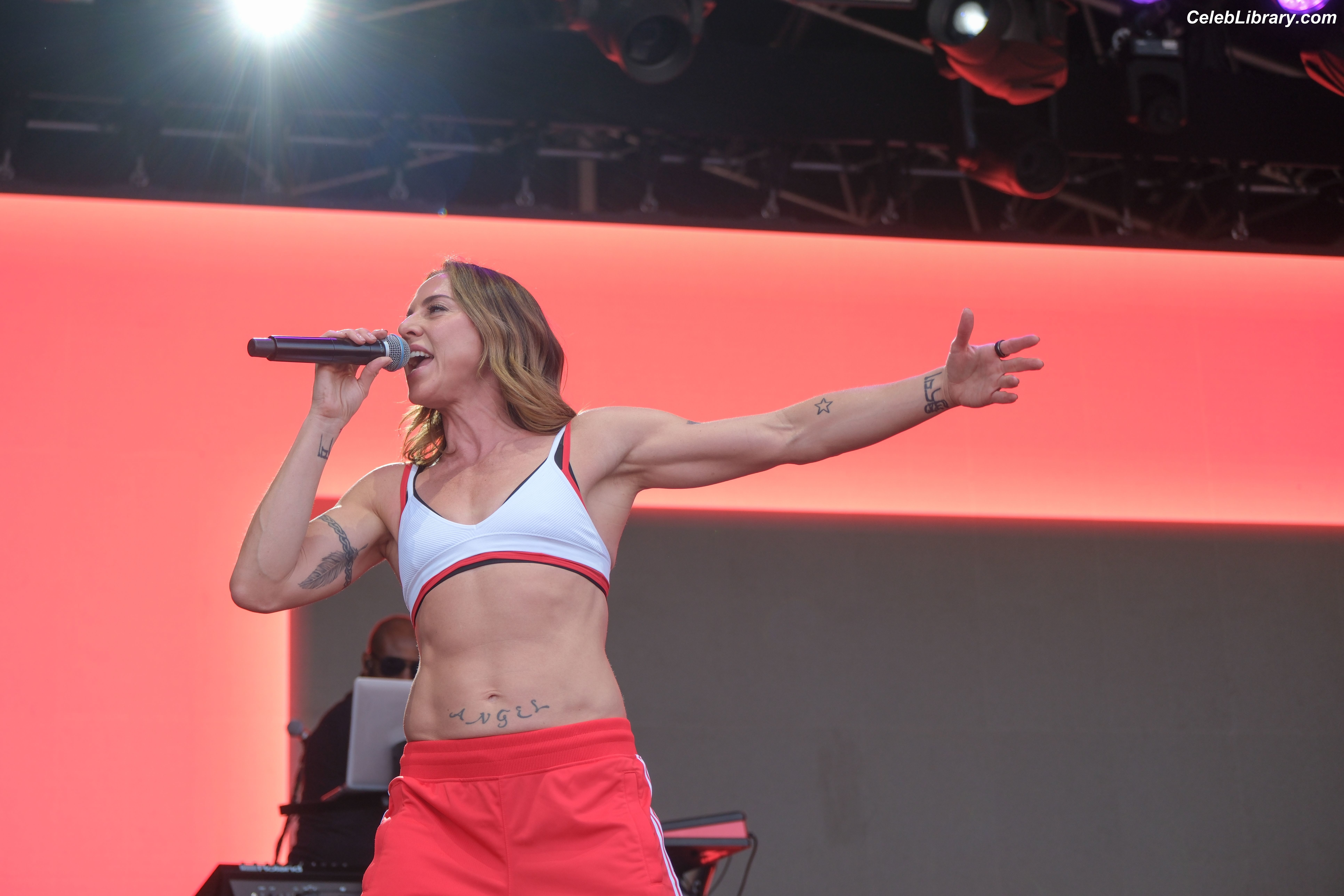 Melanie C photo 15 of 198
