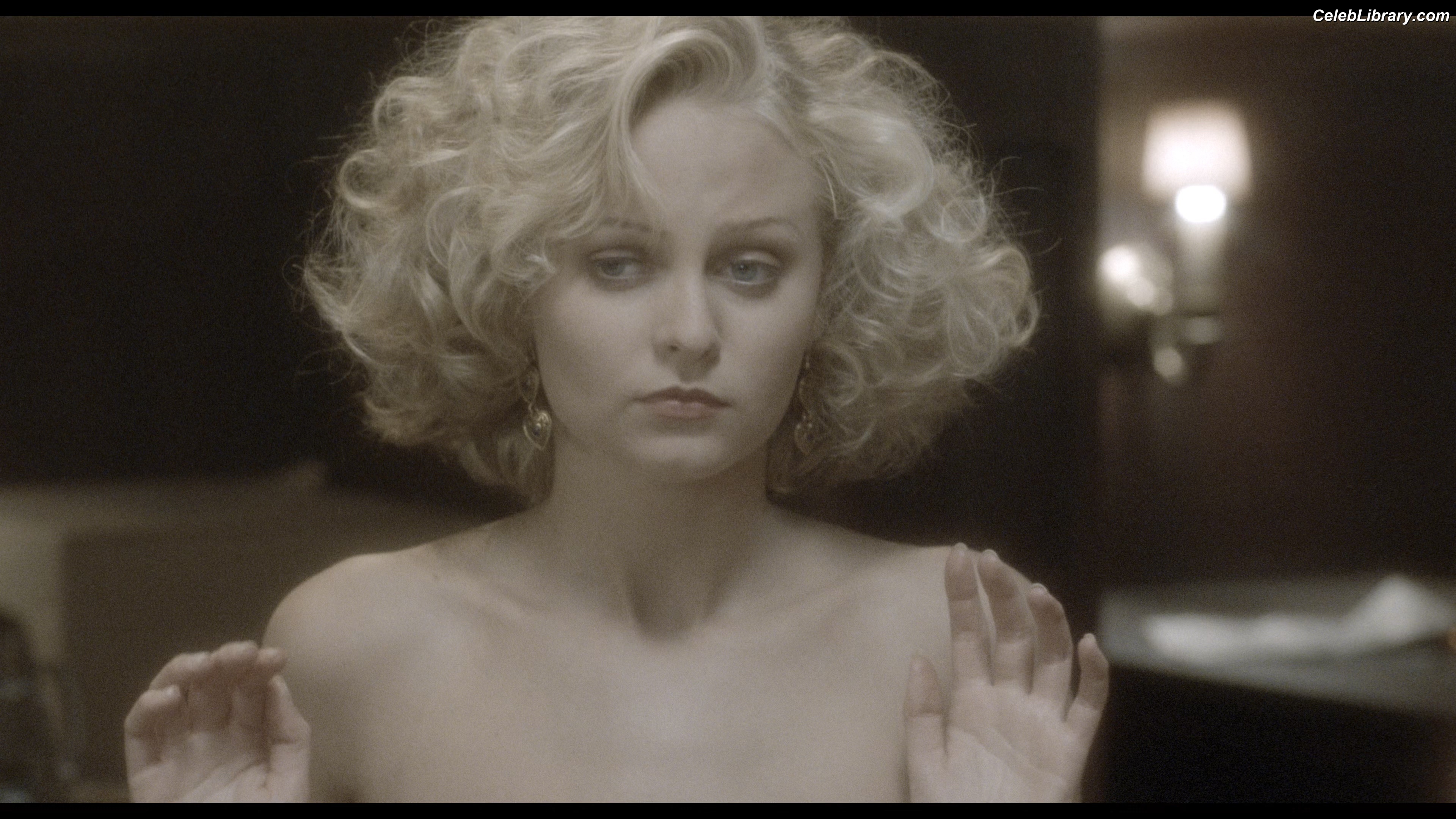 Melanie Griffith photo 23 of 24
