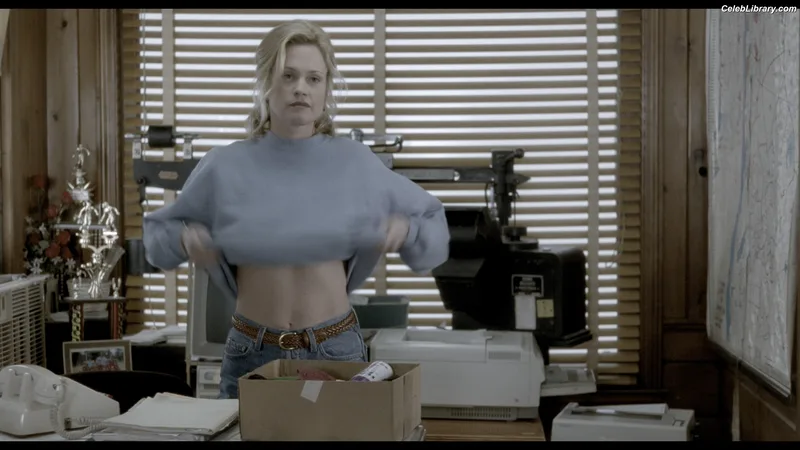 Melanie Griffith photo 3 of 24