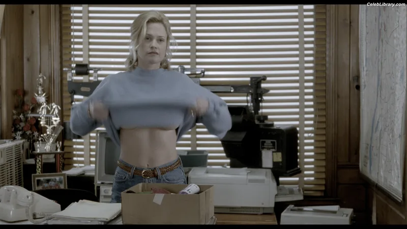 Melanie Griffith photo 4 of 24