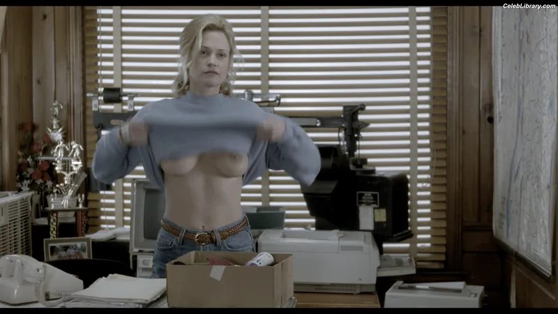 Melanie Griffith photo 5 of 24