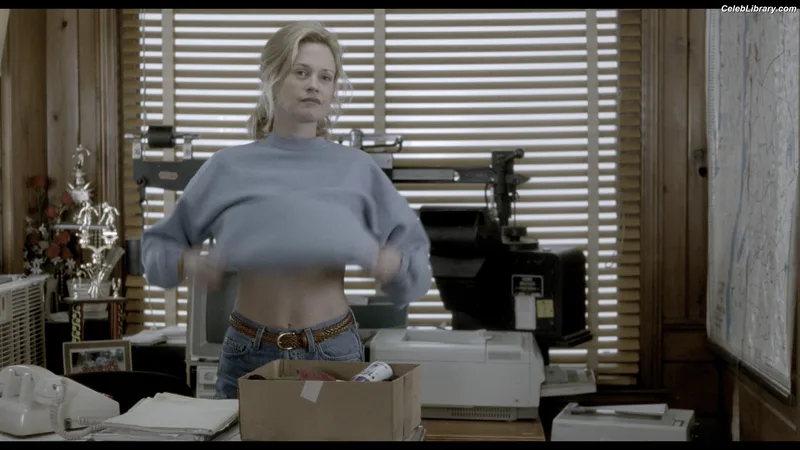 Melanie Griffith photo 17 of 24