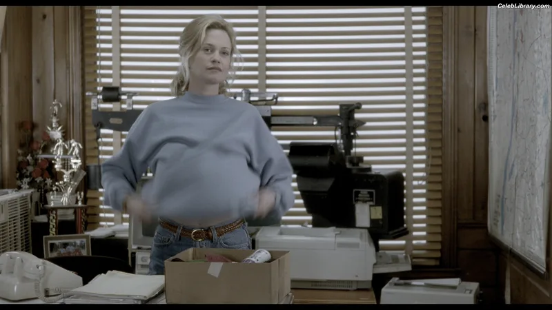 Melanie Griffith photo 18 of 24