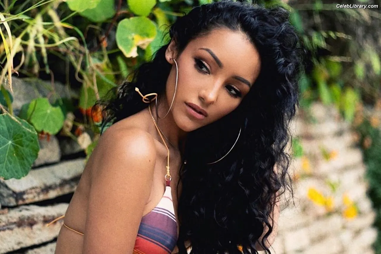 Melanie Iglesias photo 8 of 218