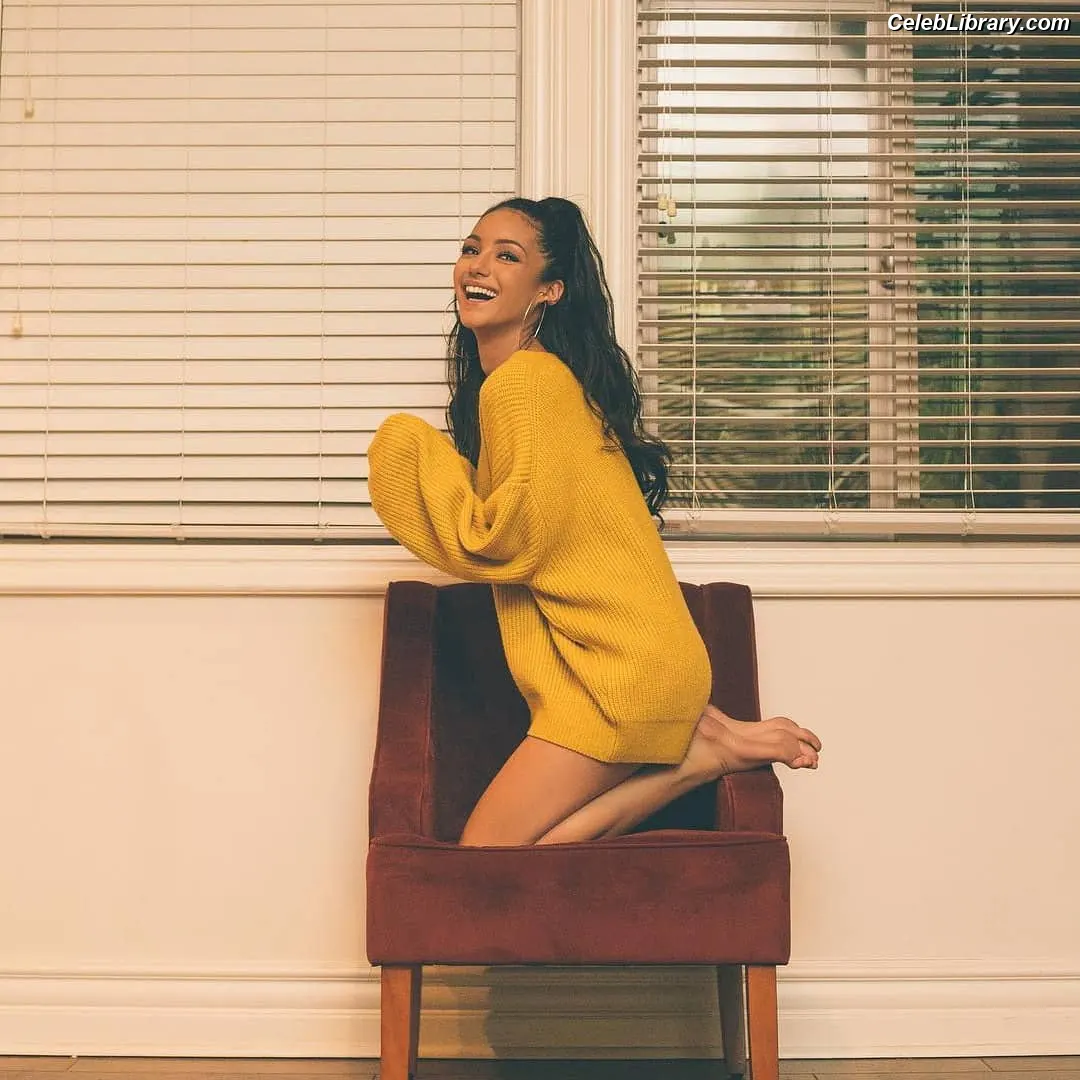 Melanie Iglesias photo 14 of 218