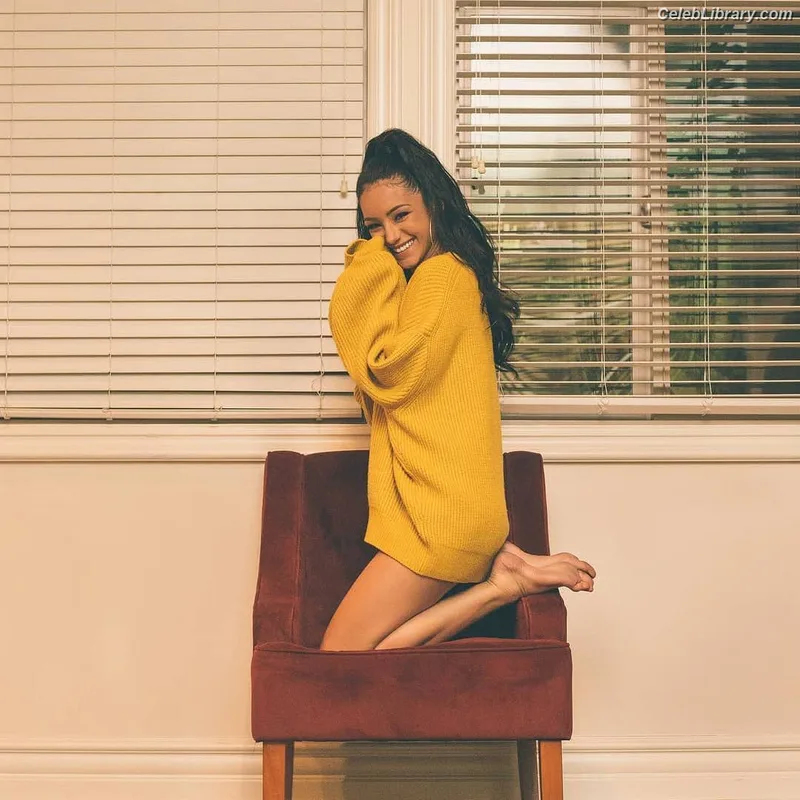 Melanie Iglesias photo 8 of 216