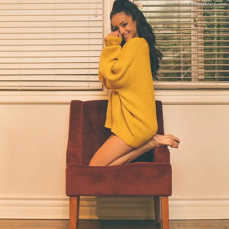 Melanie Iglesias photo 10 of 216