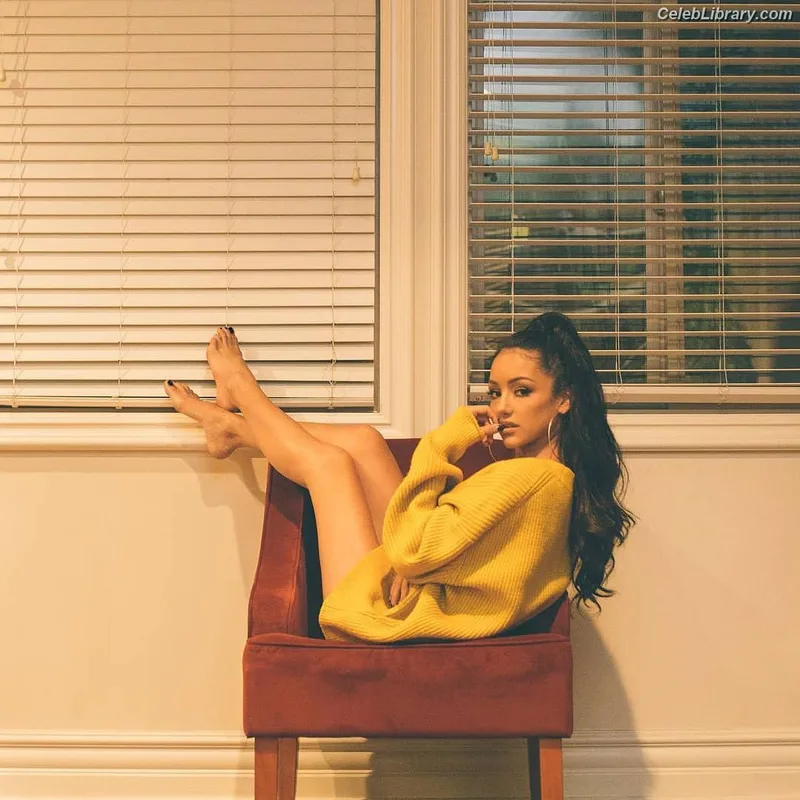 Melanie Iglesias photo 13 of 216