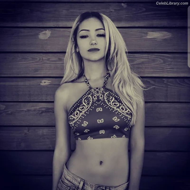 Melanie Iglesias photo 22 of 216