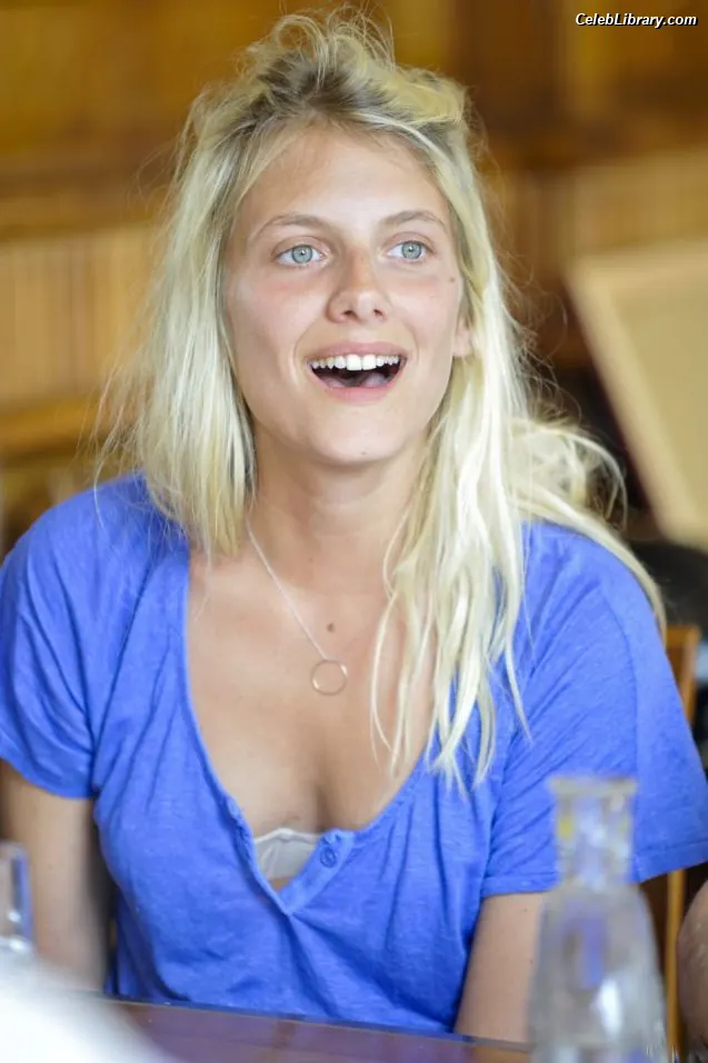 mélanie-laurent photo 19 of 24