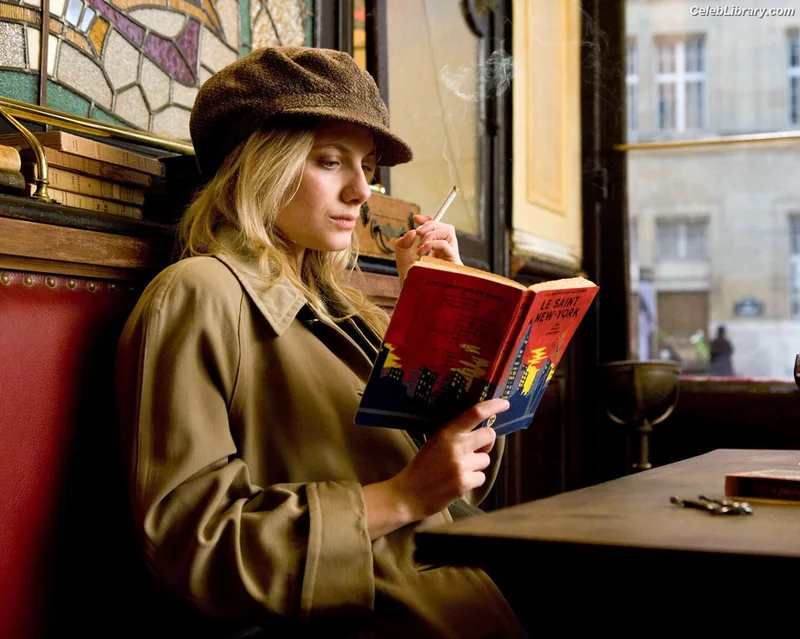Mélanie Laurent photo 13 of 24