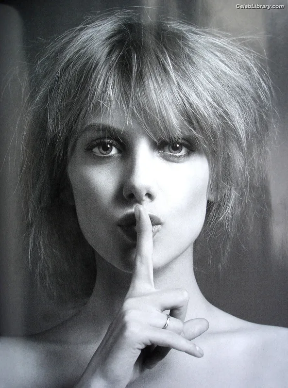 Mélanie Laurent photo 15 of 24