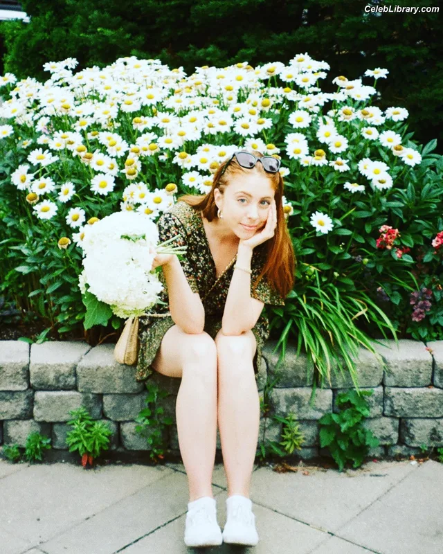 Melanie Leishman photo 16 of 59