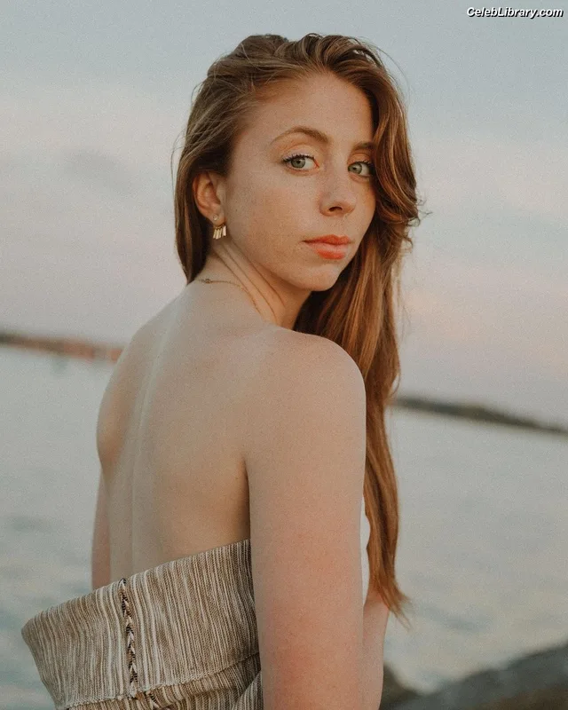 Melanie Leishman photo 12 of 59