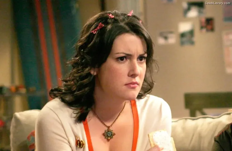 Melanie Lynskey photo 4 of 82