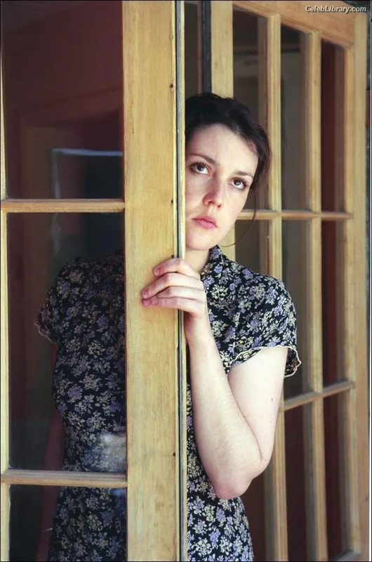 Melanie Lynskey photo 13 of 82