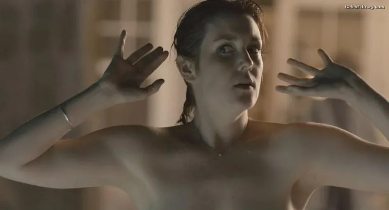 Melanie Lynskey photo 7 of 82