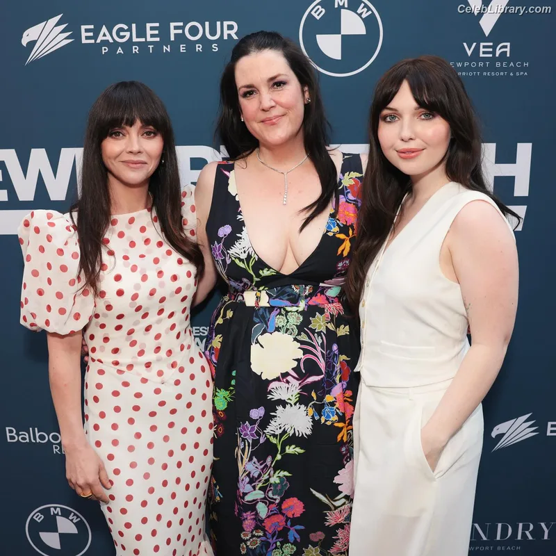 Melanie Lynskey photo 24 of 82