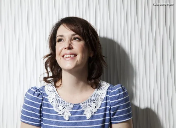Melanie Lynskey photo 3 of 82