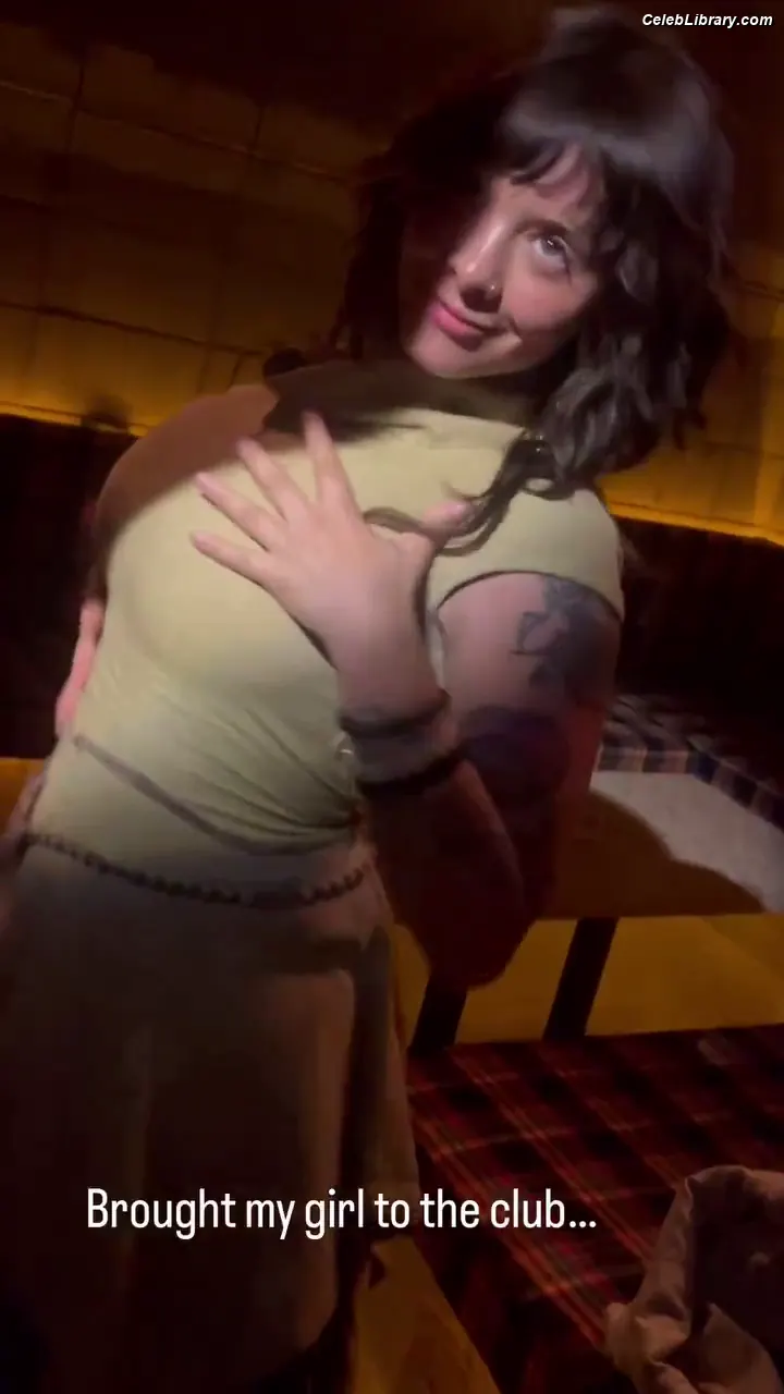 Melanie Martinez photo 24 of 53